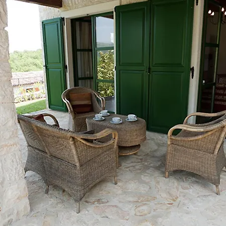 فيلة Spacious With 10x5m Pool, Aircon. Rural Retreat, Stunning Views. *