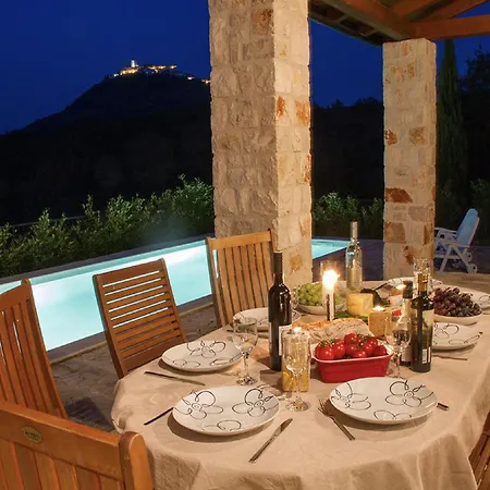 Spacious With 10x5m Pool, Aircon. Rural Retreat, Stunning Views. موتوفون