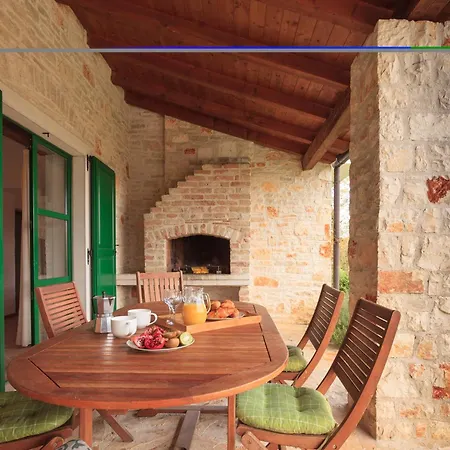 Spacious With 10x5m Pool, Aircon. Rural Retreat, Stunning Views. فيلة *