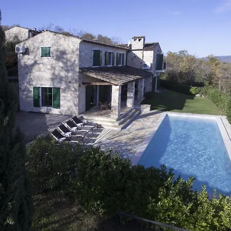 Villa Spacious With 10x5m Pool, Aircon. Rural Retreat, Stunning Views. *