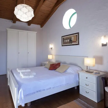 Spacious With 10x5m Pool, Aircon. Rural Retreat, Stunning Views. Villa Motovun
