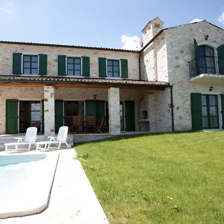 Spacious With 10x5m Pool, Aircon. Rural Retreat, Stunning Views. Villa Motovun
