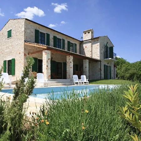Spacious With 10x5m Pool, Aircon. Rural Retreat, Stunning Views. *