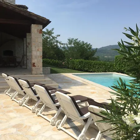 Spacious With 10x5m Pool, Aircon. Rural Retreat, Stunning Views. Motovun