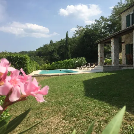 Villa Spacious With 10x5m Pool, Aircon. Rural Retreat, Stunning Views.
